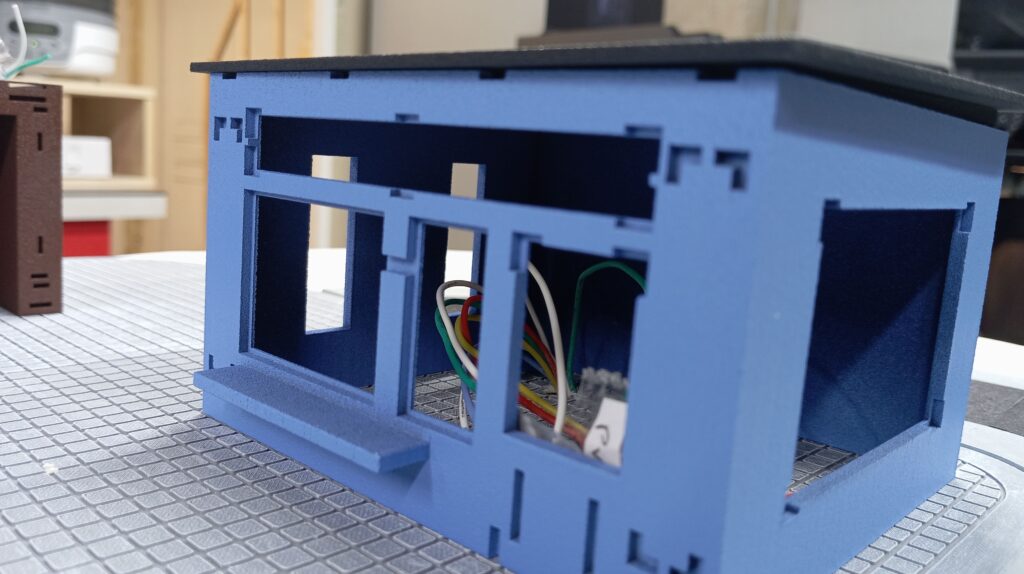 Câblage intégré dans une maquette interactive